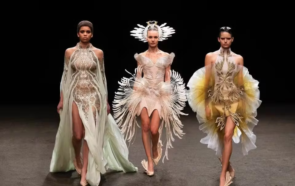 Biomimética na moda, peças inspiradas na complexidade e riqueza dos fungos por Iris van Herpen