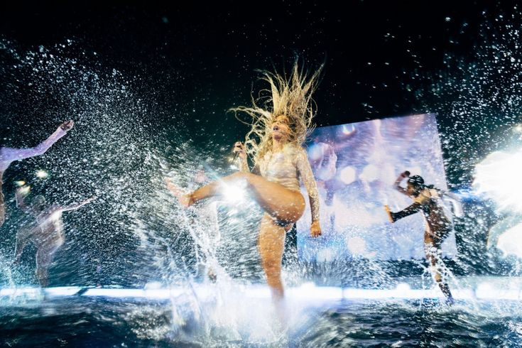 A piscina no palco - Beyonce Formation Tour