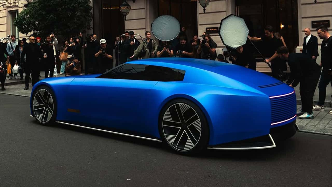 Jaguar Type 00 nas ruas de Paris